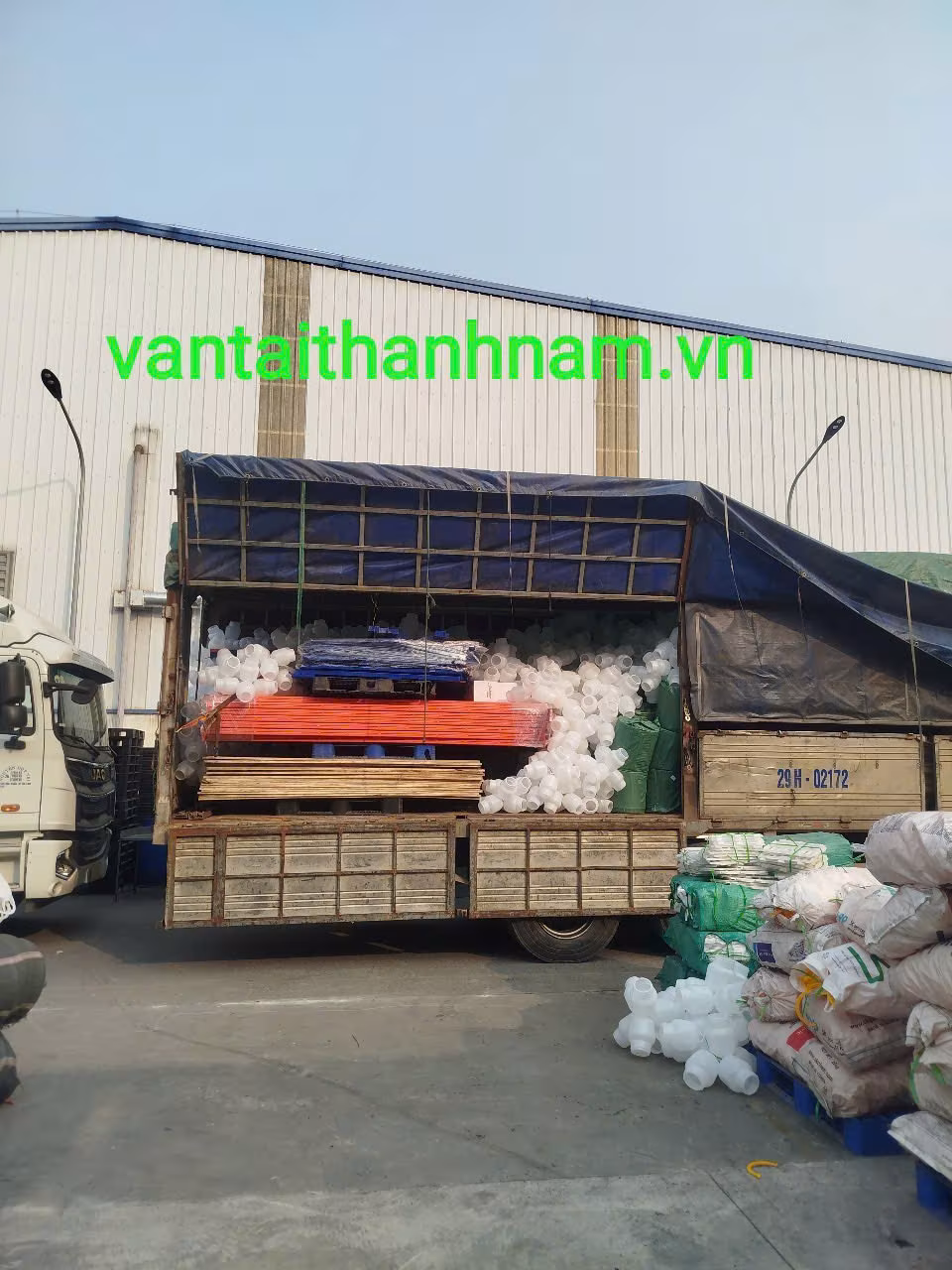 xe tải 8 tấn có sẵn tại vận tải thành nam